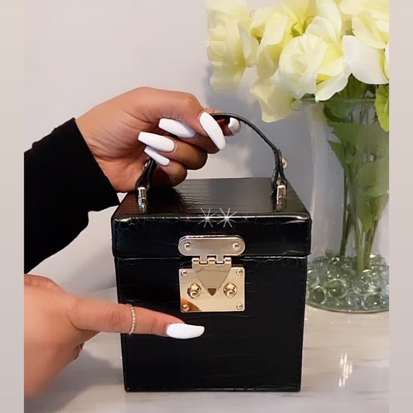 Two different styles of bags tan togo bag and black onyx cube bag - Picture 6 of 7